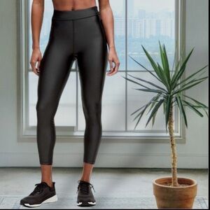 NWT Lululemon Satin Shine High-Rise Tight 25"
Black size 2